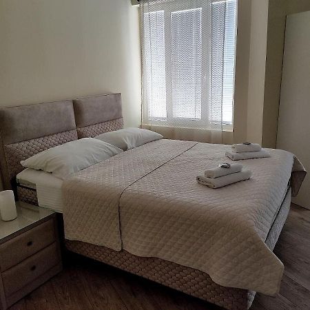 Rooms Villa Padre Паг Екстериор снимка