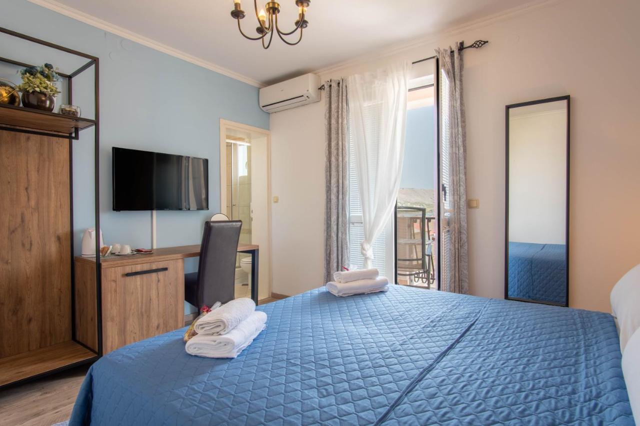 Rooms Villa Padre Паг Екстериор снимка