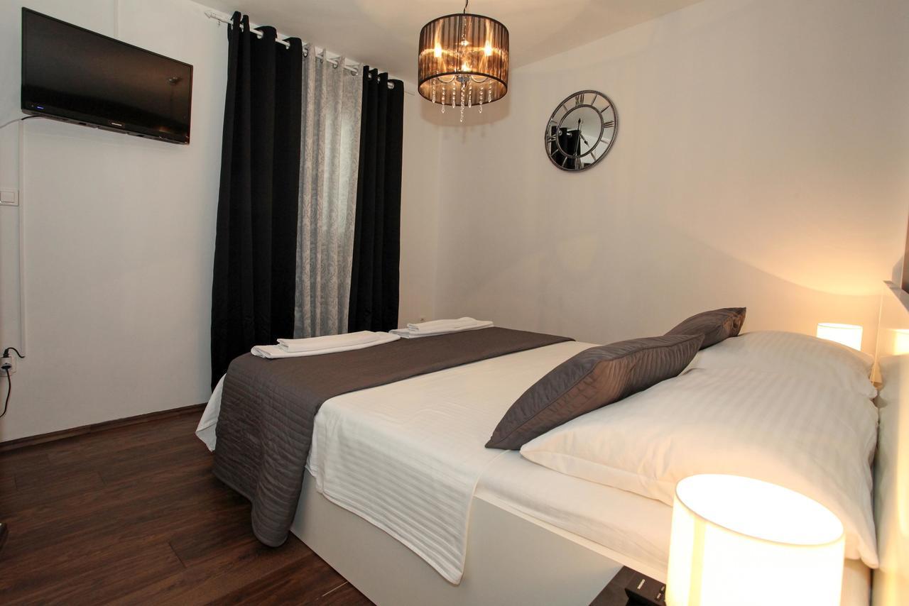 Rooms Villa Padre Паг Екстериор снимка
