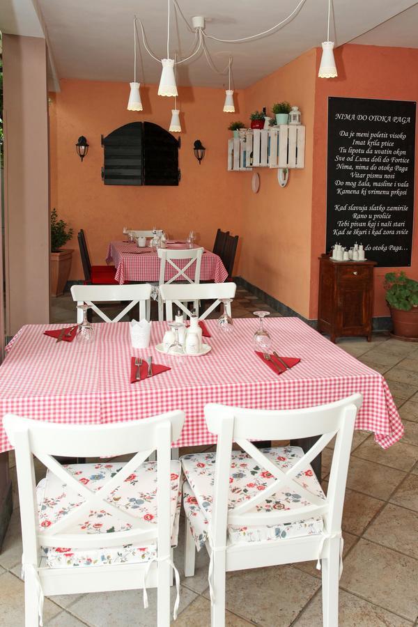 Rooms Villa Padre Паг Екстериор снимка